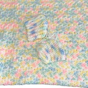 *New* Handmade Multicolor Scalloped Edges Baby Blanket & Bootie Set 29 3/4"x 27"